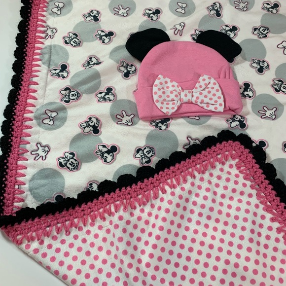 Minnie Mouse Double-sided Minky Crochet Baby Blanket Gift Set - Picture 4 of 7